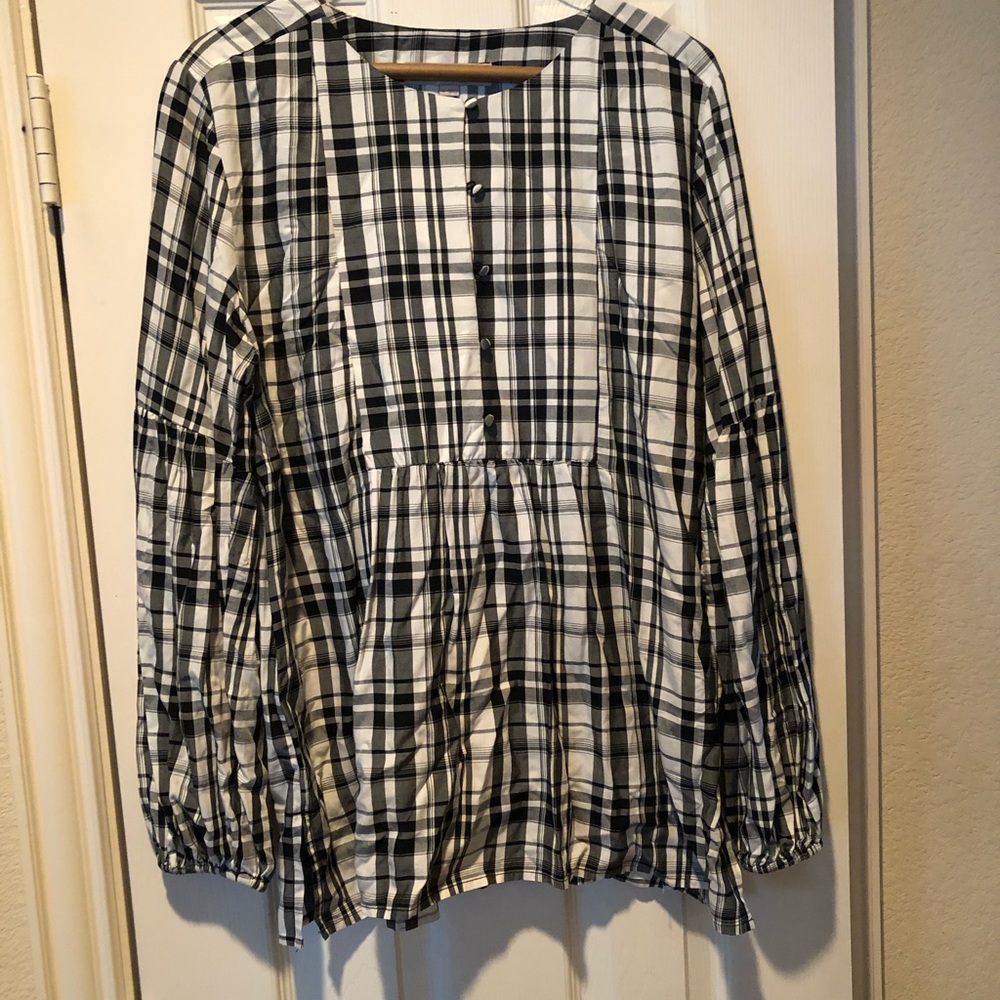 Loft black and white Sz M shirt.